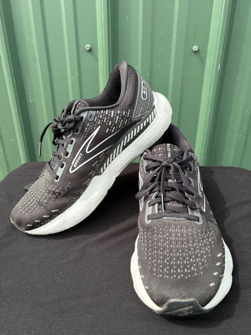 Vist Large View of Product Image Which is Used Brooks Performance Shoes 9.5