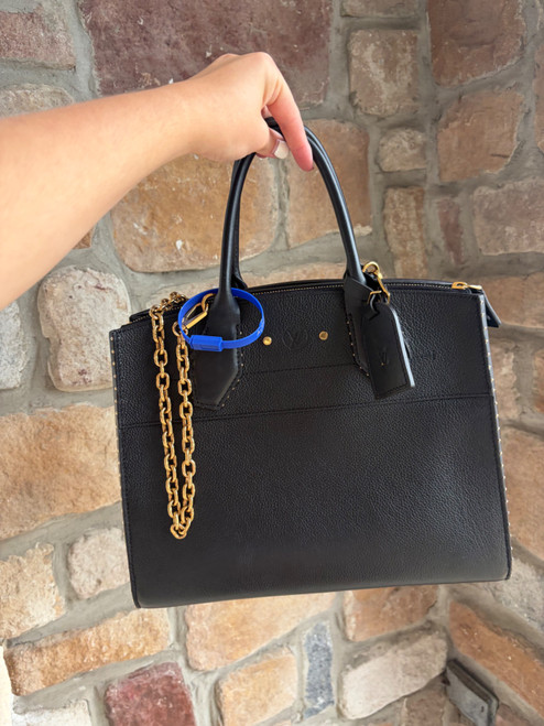 Vist Large View of Product Image Which is Used Louis Vuitton black Leather Handbag