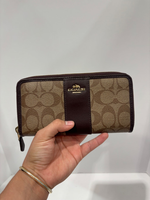 Vist Large View of Product Image Which is Used Coach Leather Wallet