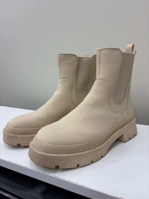 Vist Large View of Product Image Which is Used Dream Pairs Ankle Boots 9