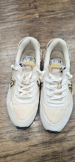 Vist Large View of Product Image Which is Used Nike Performance Shoes 8