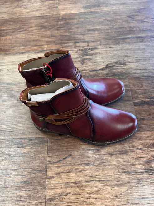 Vist Large View of Product Image Which is Used Pikolinos Ankle Boots 8