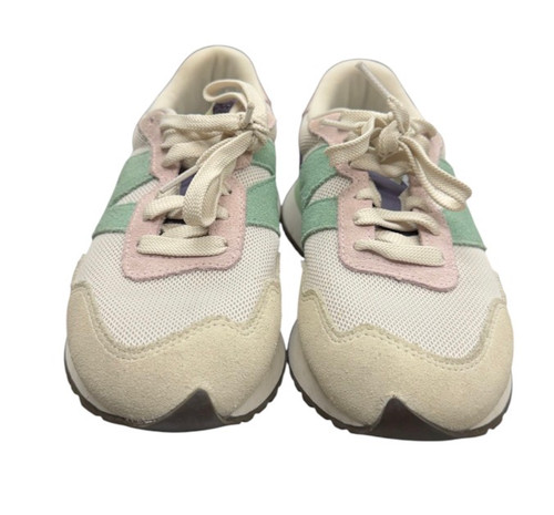 Vist Large View of Product Image Which is Used New Balance Performance Shoes 7