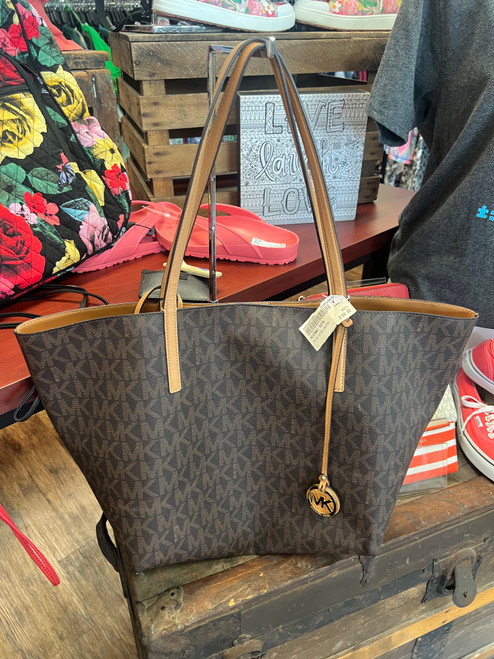 Vist Large View of Product Image Which is Used Michael Kors Large Leather Handbag 60076-S000607284