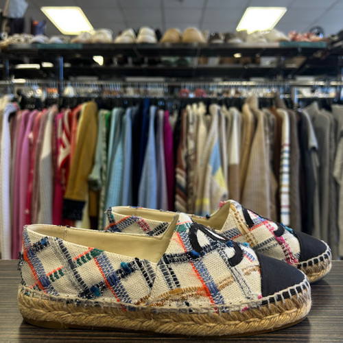 Vist Large View of Product Image Which is Used Chanel Clogs 5