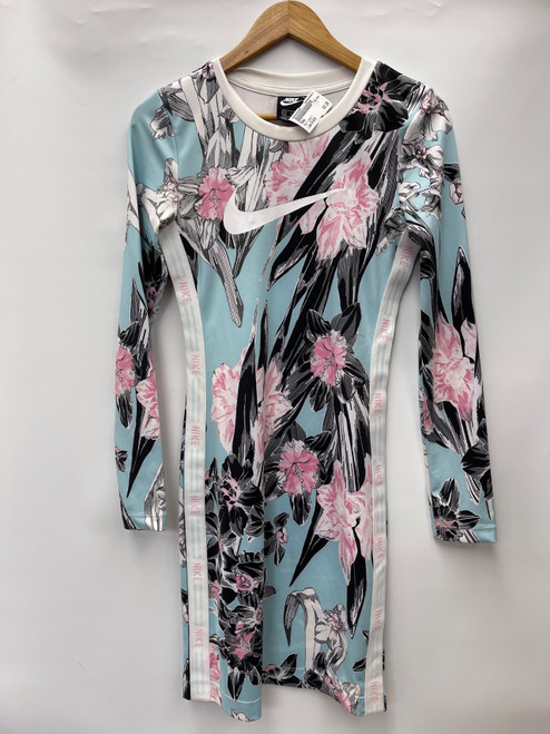 Vist Large View of Product Image Which is Used Nike Short Dress F S-4/6