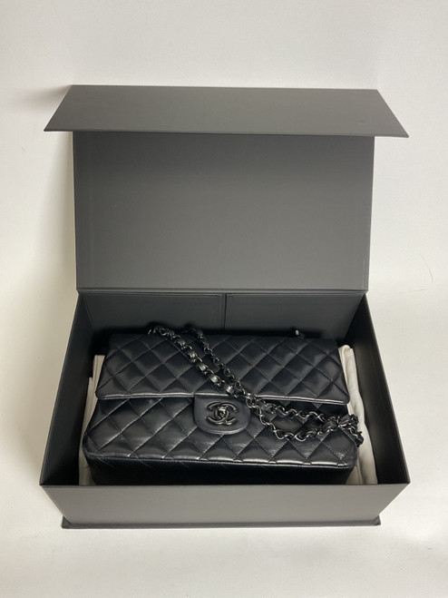 Vist Large View of Product Image Which is Used Chanel Handbag