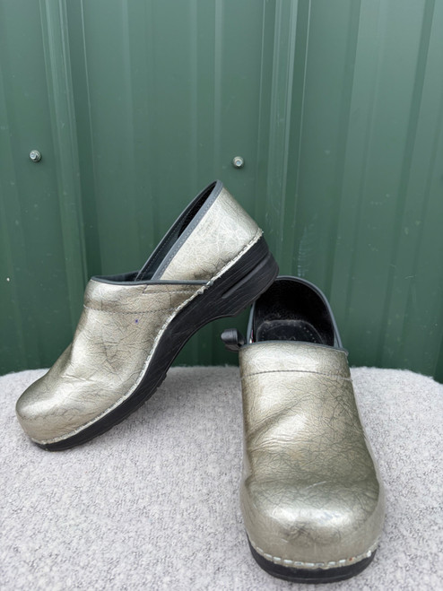 Vist Large View of Product Image Which is Used Sanita Clogs 11