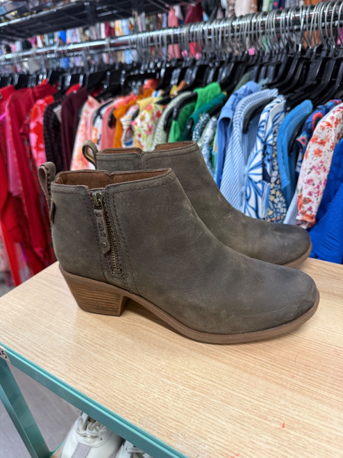Vist Large View of Product Image Which is Used Teva Ankle Boots 10