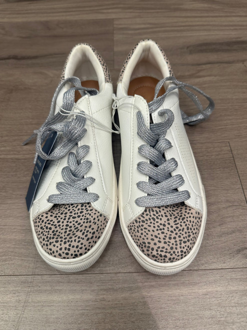 Vist Large View of Product Image Which is Used Universal Threads Casual Shoes 6.5