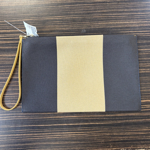 Vist Large View of Product Image Which is Used Rothy's Wristlet