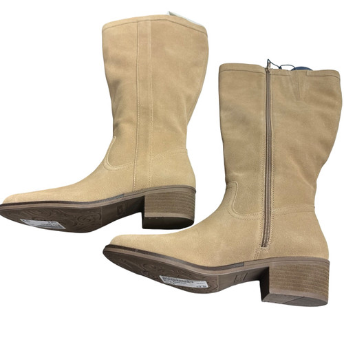 Vist Large View of Product Image Which is Used White Mountain Tall Boots 9