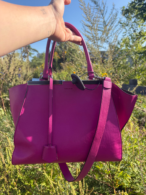 Vist Large View of Product Image Which is Used Fendi Large Leather Handbag