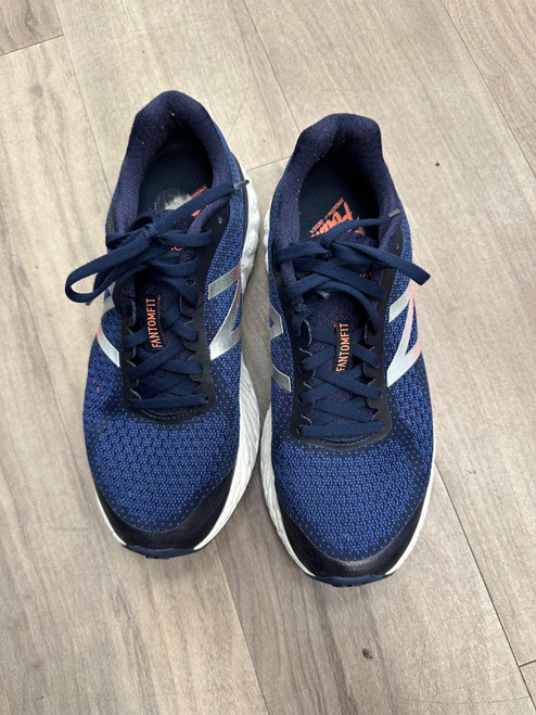 Vist Large View of Product Image Which is Used New Balance Performance Shoes 9