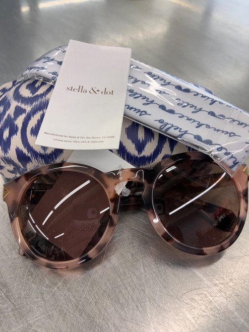 Vist Large View of Product Image Which is Used Unbranded Sunglasses