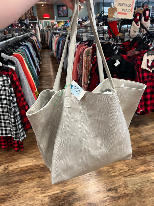 Vist Large View of Product Image Which is Used Unbranded Large Leather Handbag