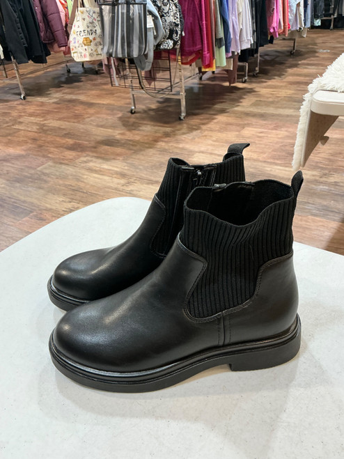 Vist Large View of Product Image Which is Used Unbranded Ankle Boots 6