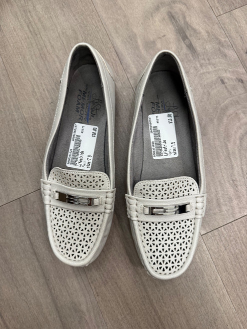 Vist Large View of Product Image Which is Used Lifestride Flats 7.5