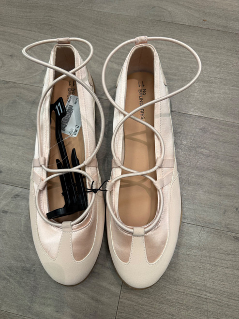 Vist Large View of Product Image Which is Used Unbranded Flats 11