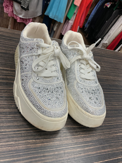 Vist Large View of Product Image Which is Used Steve Madden Casual Shoes 9.5