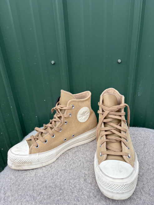 Vist Large View of Product Image Which is Used Converse Casual Shoes 8.5