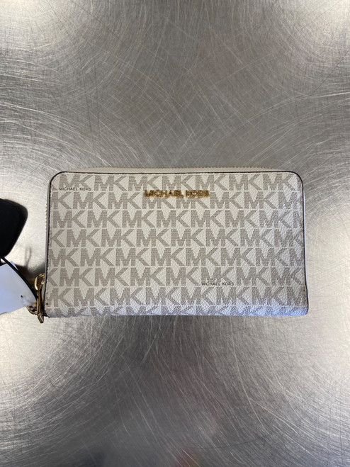 Vist Large View of Product Image Which is Used Michael Michael Kors Wristlet