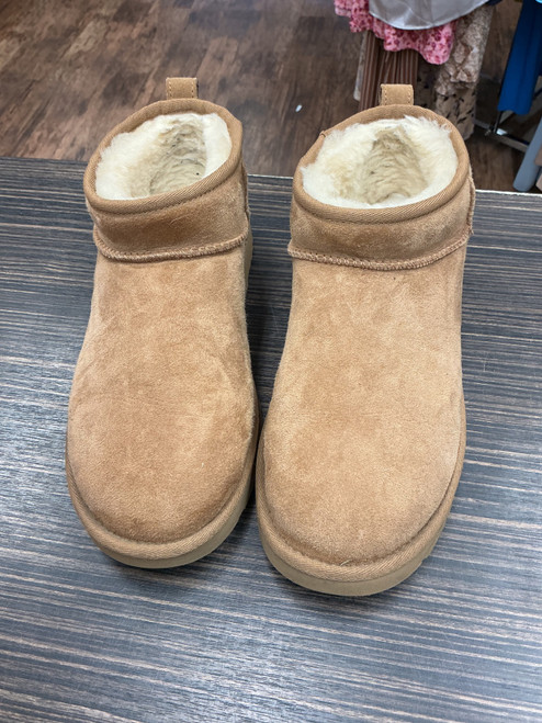 Vist Large View of Product Image Which is Used Ugg Australia Outerwear Boots 10