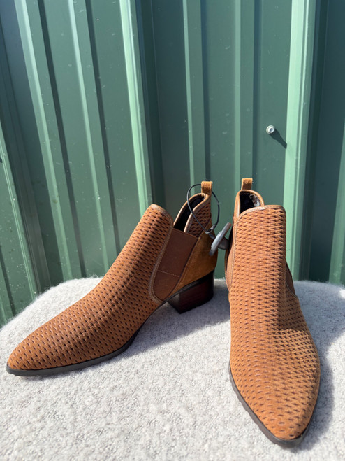 Vist Large View of Product Image Which is Used Donald J Pliner Ankle Boots 9