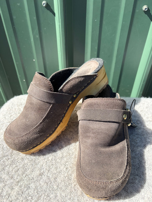 Vist Large View of Product Image Which is Used Sanita Clogs 8