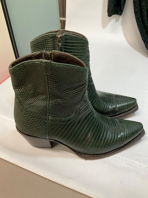 Vist Large View of Product Image Which is Used Unbranded Ankle Boots 7