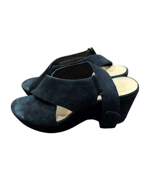 Vist Large View of Product Image Which is Used Clarks Low Heels 7.5
