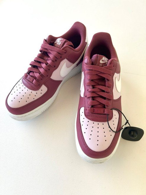 Vist Large View of Product Image Which is Used Nike Mens Athletic Shoes 6.5