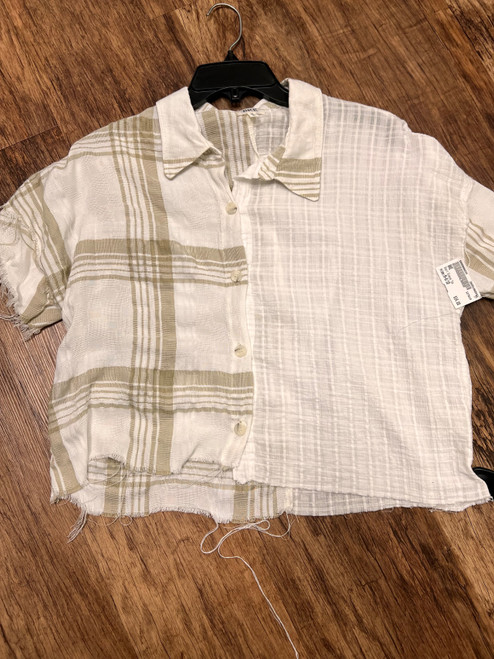Vist Large View of Product Image Which is Used BKE Short Sleeve Top M-8/10