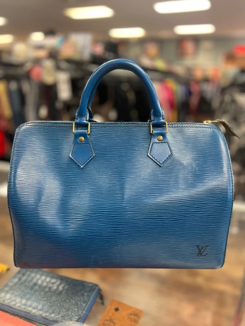 Vist Large View of Product Image Which is Used Louis Vuitton epi speedy 30