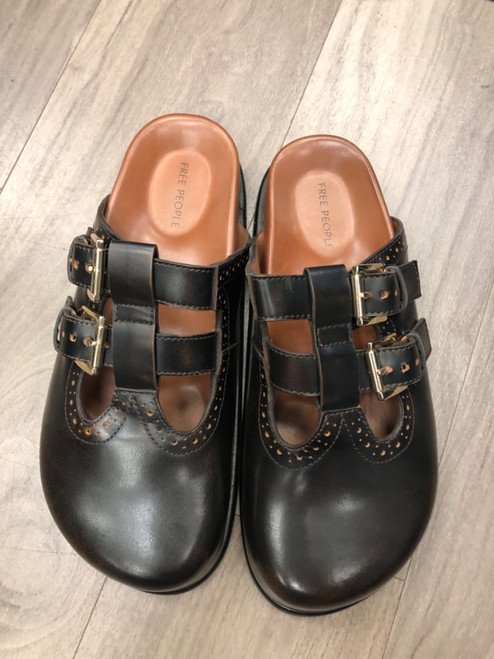 Vist Large View of Product Image Which is Used Unbranded Clogs 8