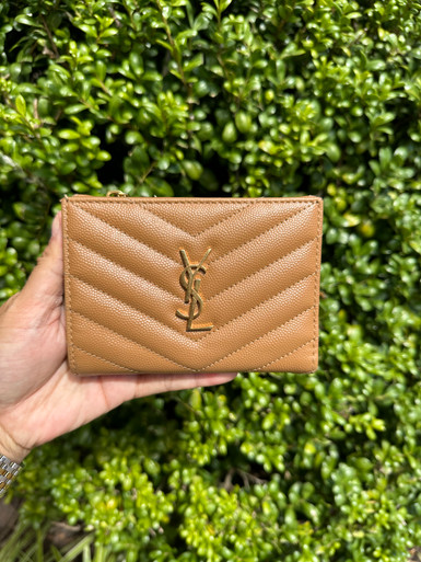 折りたたみ財布 SAINT LAURENT CASSANDRE LEATHER COMPACT WALLET CASSANDRE MATELASSÉ compact zip around wallet in grain de