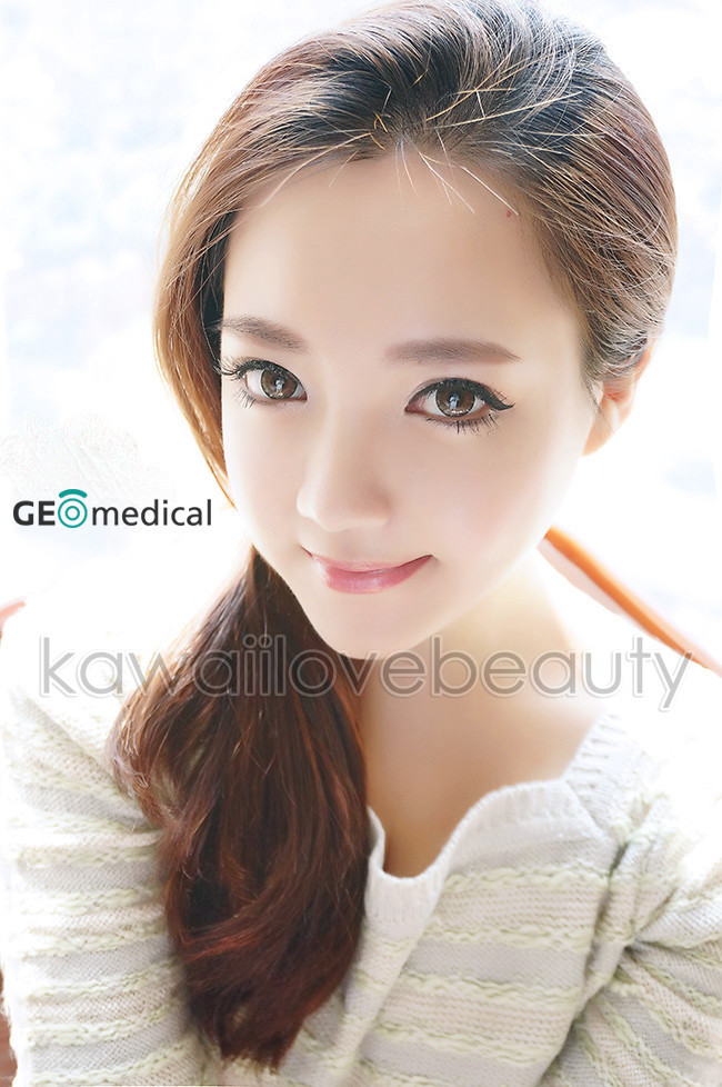 Naturally beautiful color change with Geo Eyes Cream Vanilla Brown circle lenses