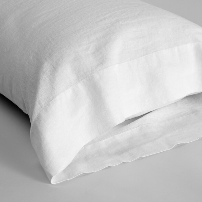 DUXIANA Essentials - Washed Linen, Pillow Case Detail