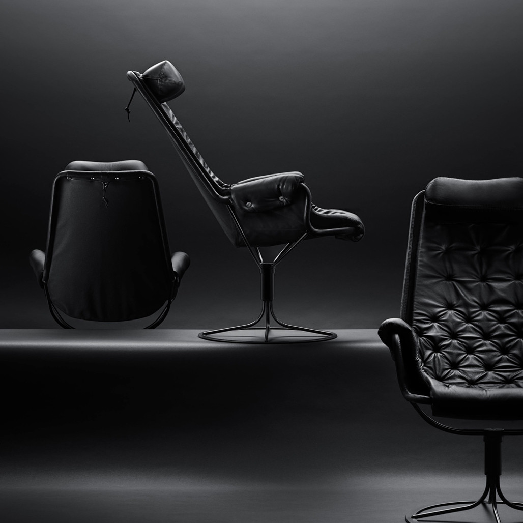 Shop the Iconic Jetson Leather Chair – DUXIANA | DUXIANA