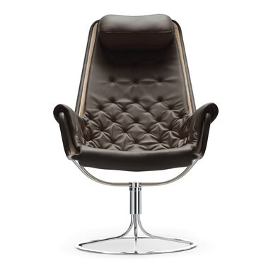 Shop the Iconic Jetson Leather Chair – DUXIANA | DUXIANA