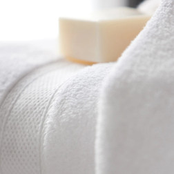 Lynova® Luxury White Salon & Spa Towels
