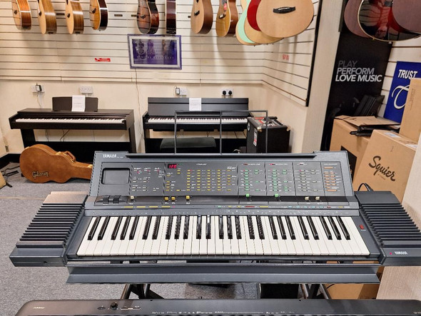 Yamaha PSR 6300 digital keyboard