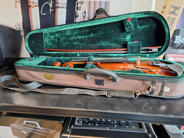 Second Hand Stentor Student 1/2 Size Violin Outfit