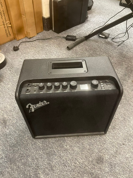 Fender Mustang LT25 Guitar Amplifier Second Hand