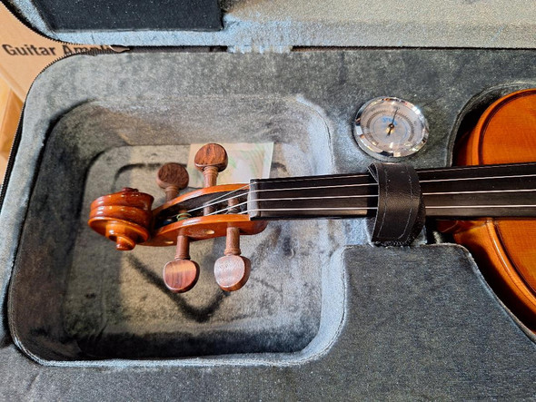 Second Hand Stentor Student 1 Violin Full Size With Ugraded Case And Bow
