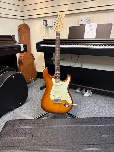 Fender USA Performer Stratocaster Rosewood Fingerboard Honey Burst Second Hand