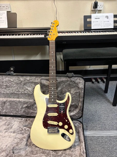 Fender American Professional II Stratocaster®, Rosewood Fingerboard, Olympic White Second Hand