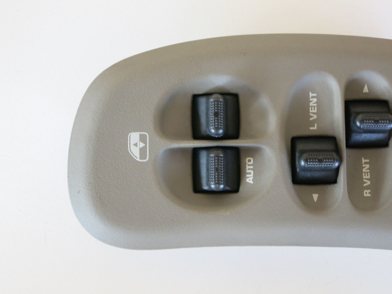 01 02 03 DODGE CARAVAN BEZEL DRIVERS SIDE LEFT MASTER WINDOW SWITCH OEM M6475