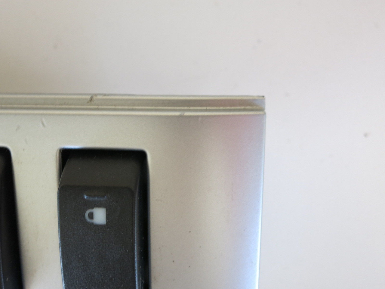 08 09 10 MOUNTAINEER BEZEL TRIM DRIVERS SIDE LEFT MASTER WINDOW SWITCH OEM M3352