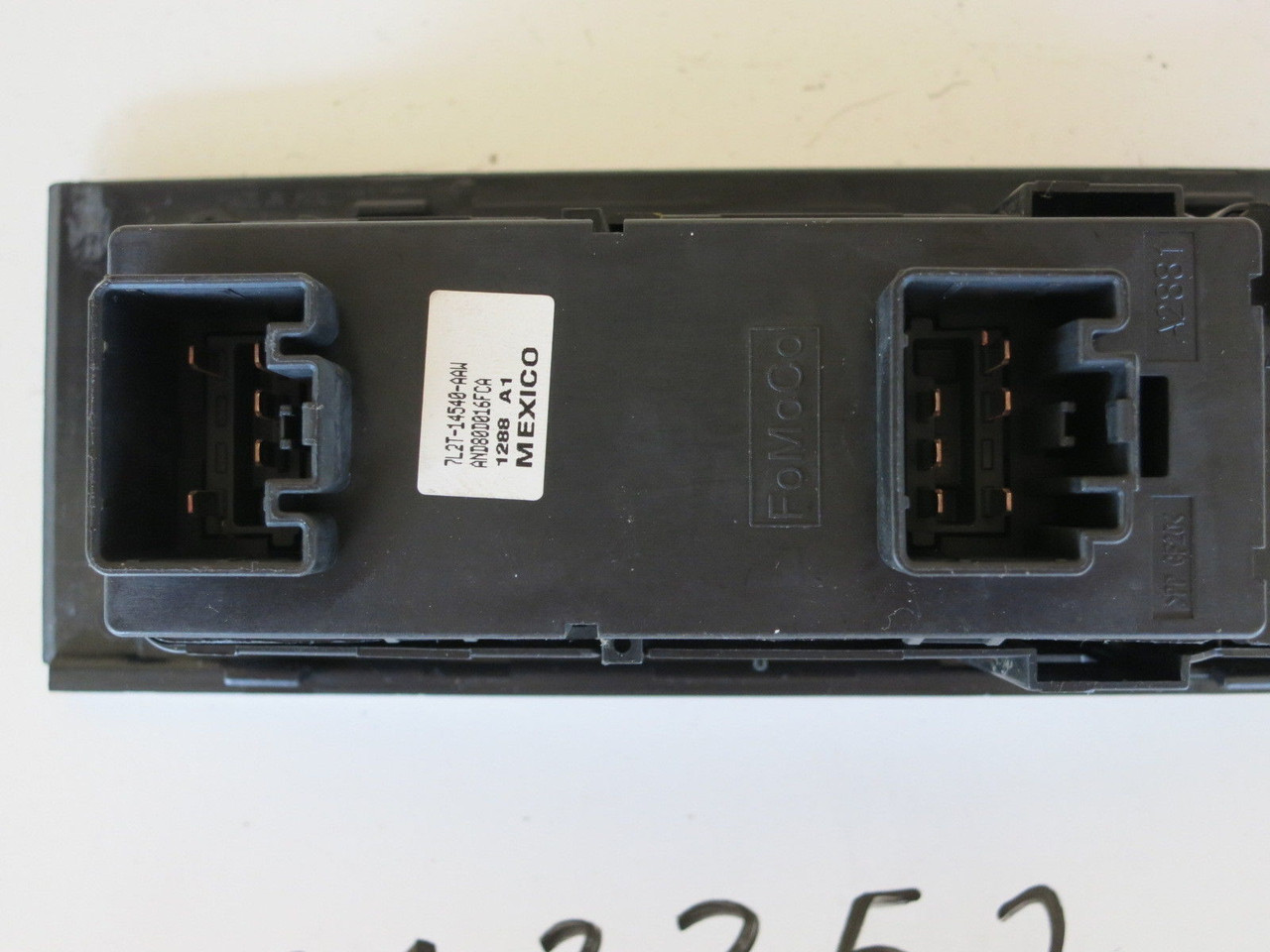 08 09 10 MOUNTAINEER BEZEL TRIM DRIVERS SIDE LEFT MASTER WINDOW SWITCH OEM M3352